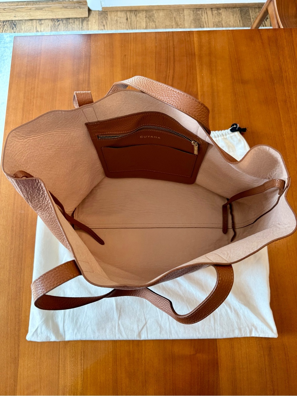 Cuyana Classic Structured Tote in Caramel - Picture 4 of 14